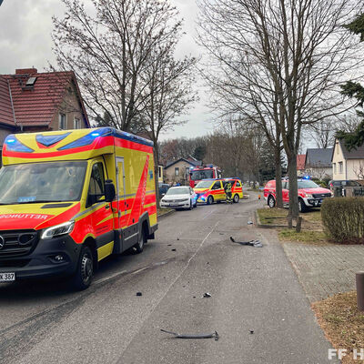 Bild vergr&ouml;&szlig;ern: Rettungswagen und Notarzt an der Einsatzstelle