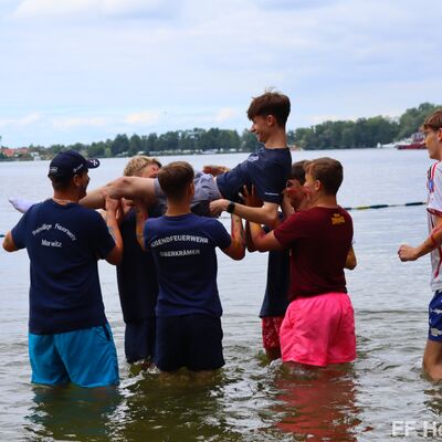 Bild vergr&ouml;&szlig;ern: Neptunfest mit Taufe eines Jugendlichen 2