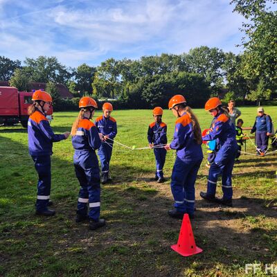 Bild vergr&ouml;&szlig;ern: Geschicklichkeit und Teamarbeit der Jugendfeuerwehr