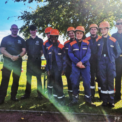 Bild vergr&ouml;&szlig;ern: Gruppenbild der Jugendfeuerwehr beim Orientierungslauf