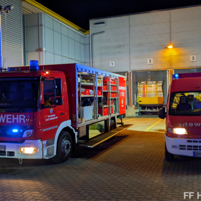 Bild vergr&ouml;&szlig;ern: Fahrzeuge der Feuerwehr bei Gefahrstoff-Einsatz 2