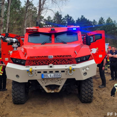 Bild vergr&ouml;&szlig;ern: Gepanzertes Einsatzfahrzeug bei Katastrophenschutzübung