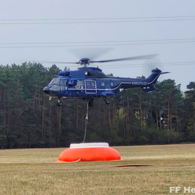 Bild vergr&ouml;&szlig;ern: Hubschrauber der Bundespolizei bei Katastrophenschutzübung