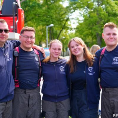 Bild vergr&ouml;&szlig;ern: Kameradinnen und Kameraden der Feuerwehr Hennigsdorf
