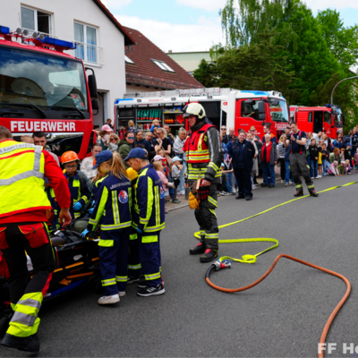 Bild vergr&ouml;&szlig;ern: Einsatz-Vorführung durch Kinderfeuerwehr 5