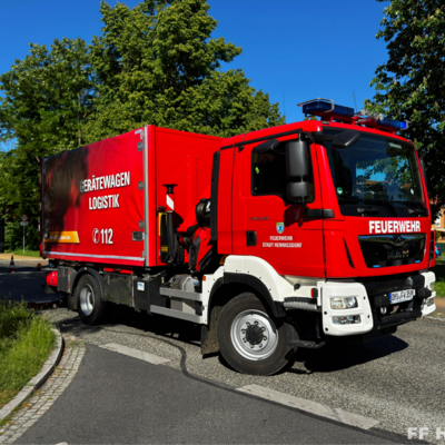 Bild vergr&ouml;&szlig;ern: Gerätewagen bei Einsatz Verkehrsunfall