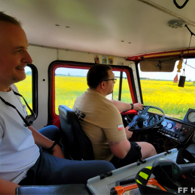 Bild vergr&ouml;&szlig;ern: Fahrt mit altem polnischem Löschfahrzeug