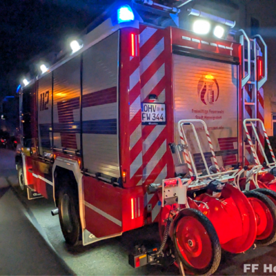 Bild vergr&ouml;&szlig;ern: Löschfahrzeug bei Einsatz mit ausgelöstem Heimrauchmelder