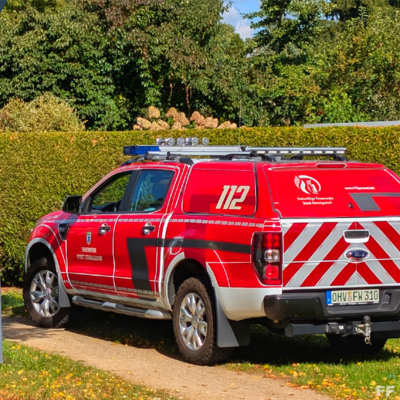 Bild vergr&ouml;&szlig;ern: Kommandowagen bei Einsatz Wohnungsbrand