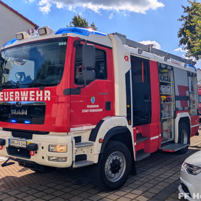 Bild vergr&ouml;&szlig;ern: Löschfahrzeug bei Einsatz Wohnungsbrand